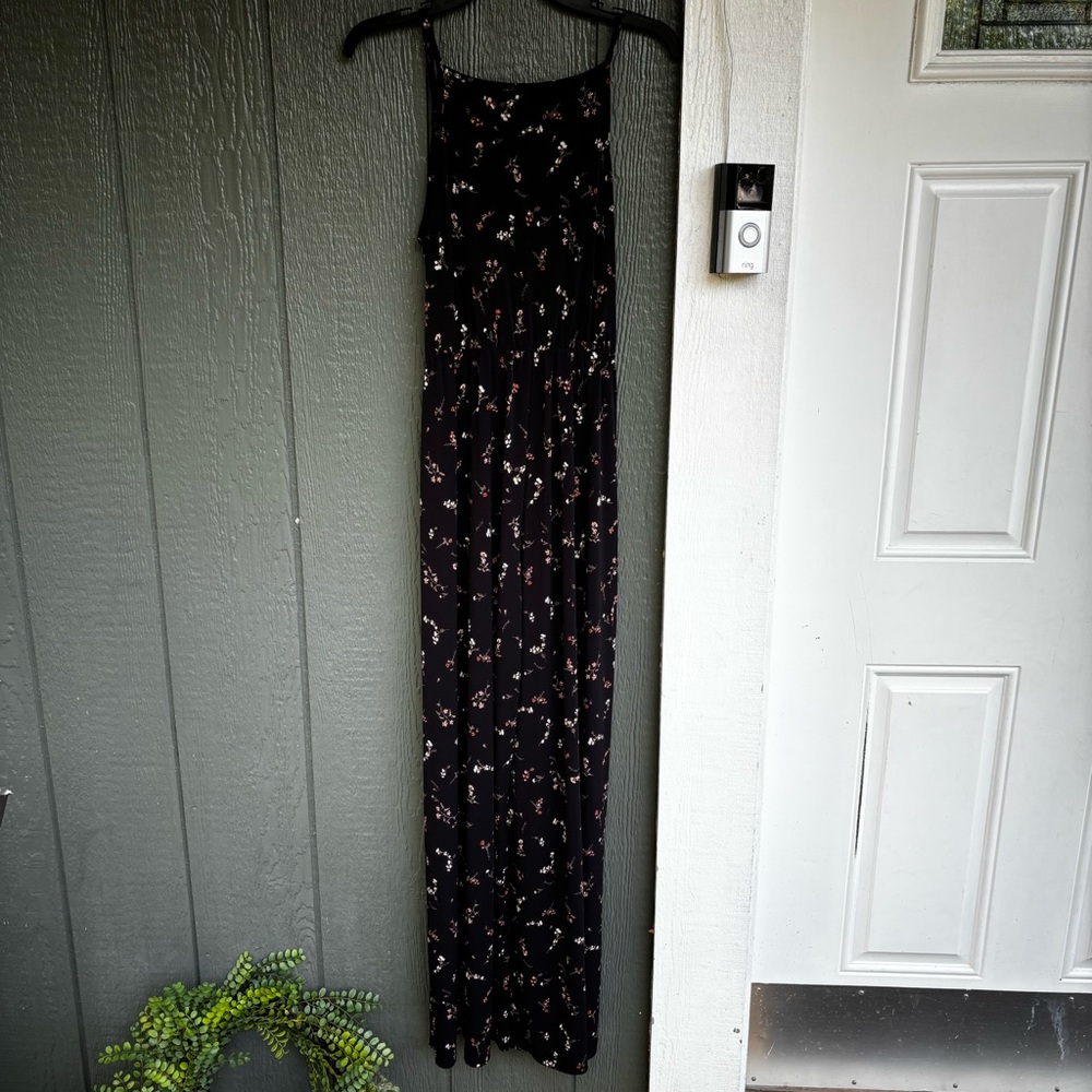 Kaileigh Floral V-Neck Jumpsuit - Size Medium - Picture 5 of 11